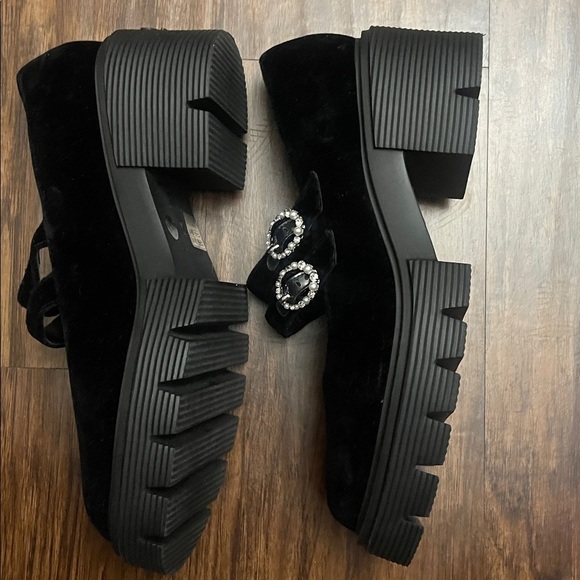 Like new STUART WEITZMAN soho leighton platform mary jane in black 10.5 - Picture 6 of 16